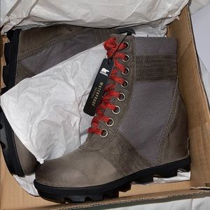 Sorel brown boots NWT